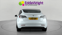 TESLA Model 3 Photo 5