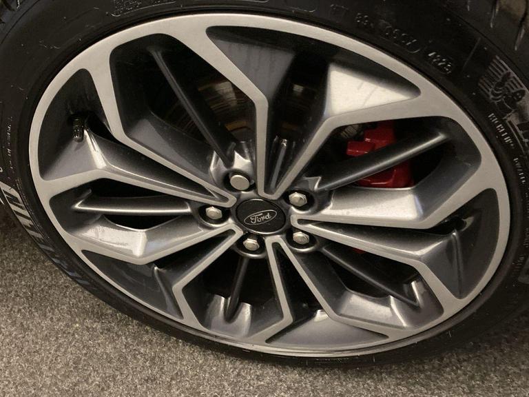 FORD FOCUS Photo bsapi-7f159a1be0c5ed36b964b62fb7fc5640a1eda9b4.jpg