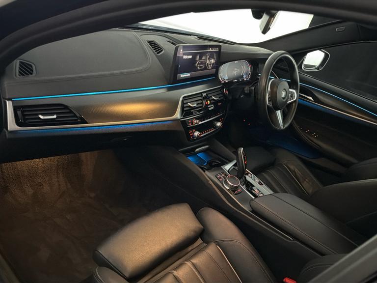 BMW 5 Series Photo bsapi-803ecc99f94e099a26e884f755fcd97fc53b4bc8.jpg