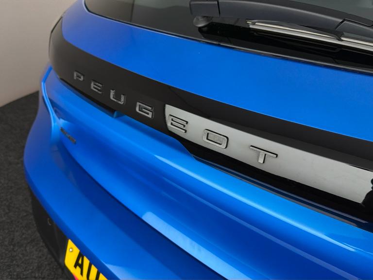 PEUGEOT 208 Photo bsapi-80b09618b89b6475d0b2358957be613feeab28f0.jpg