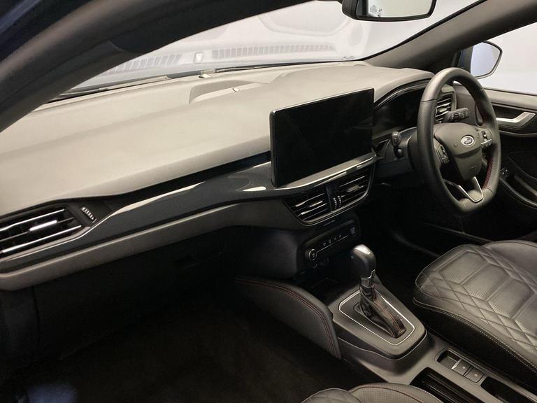 Ford FOCUS Photo bsapi-8205c9b0cb6538832a45ec4a899710f0c5e38d6f.jpg