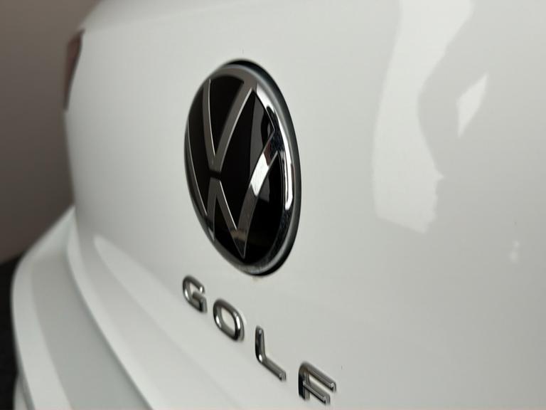 Volkswagen GOLF Photo bsapi-82102d6d9e5bd573e2e9c22711bea6a34c0f5a9e.jpg