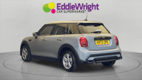 MINI HATCH Photo 1