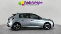 PEUGEOT 208 Photo 7