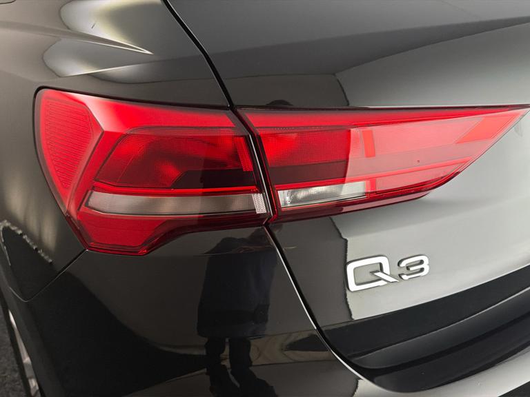 Audi Q3 Photo bsapi-8437addb1207ea5f273809d15b6c85ef185968c5.jpg