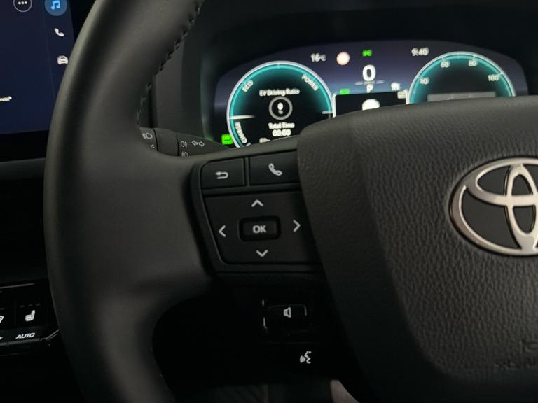 TOYOTA C-HR Photo bsapi-8475260c76d2da9c3ecbf54f5ef8ac4d8fefc6db.jpg