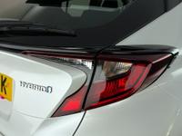 Toyota C-HR Photo 16