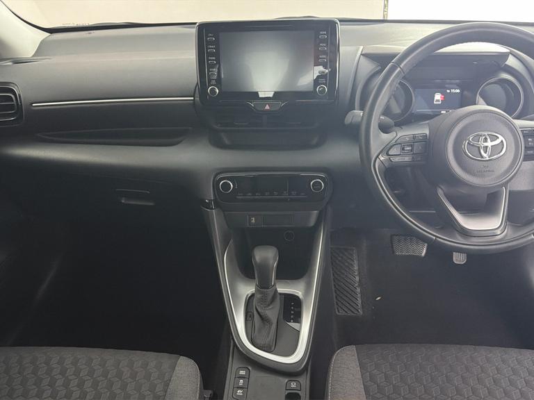 TOYOTA Yaris Photo bsapi-848ecf617da95f38449541eac89aab2fb958f6a5.jpg
