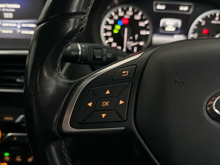 INFINITI Q30 Photo bsapi-85404ce4a7e8f9f035e473907d5309249e6c1c03.jpg