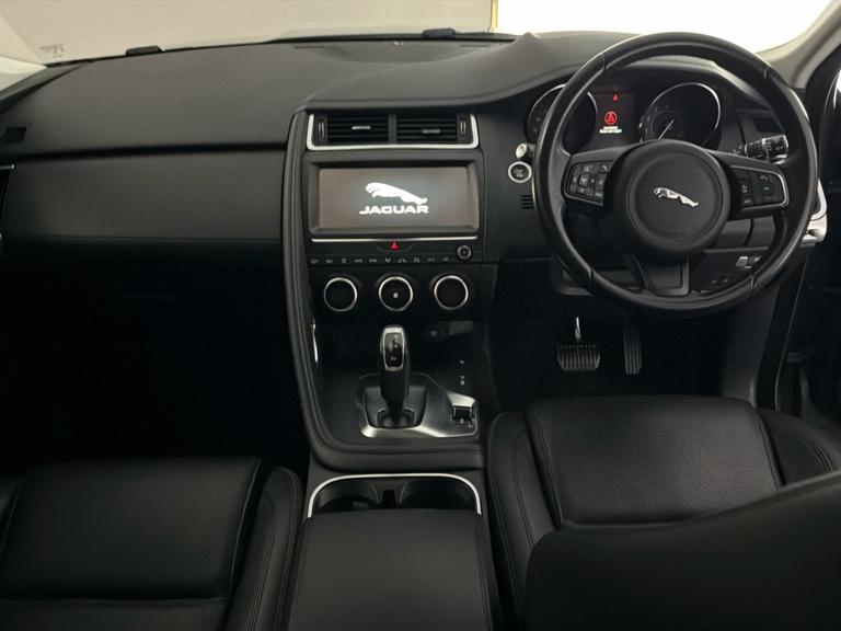 JAGUAR E-PACE Photo bsapi-860179e0c8e0e93882b72ac5a20f01e653f552e8.jpg