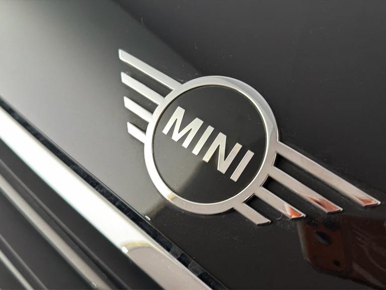 MINI CLUBMAN Photo bsapi-86188f8f98ae9624400ab611340d197f3a20303b.jpg