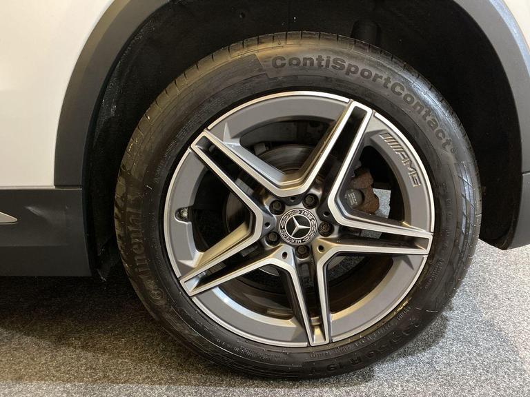 MERCEDES-BENZ GLA Photo bsapi-864fda9ffc808e17847705a132fe617b52620a4c.jpg