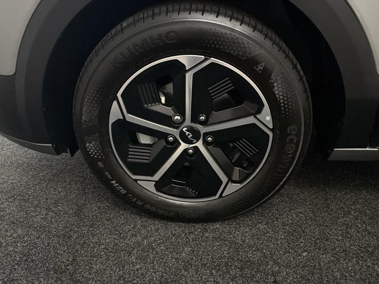 KIA Niro Photo bsapi-865c09cb55ff7161b70988575fb5f17ff2c2cbac.jpg