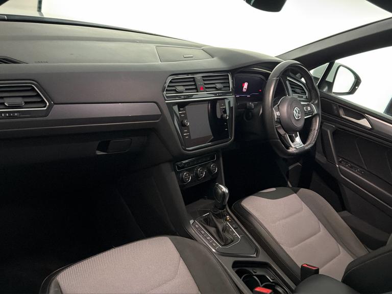 Volkswagen Tiguan Photo bsapi-8683ac417d38e5da719b95b9003fe5e20fd20af3.jpg