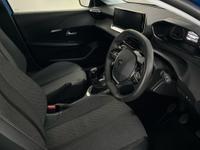 PEUGEOT 208 Photo 9