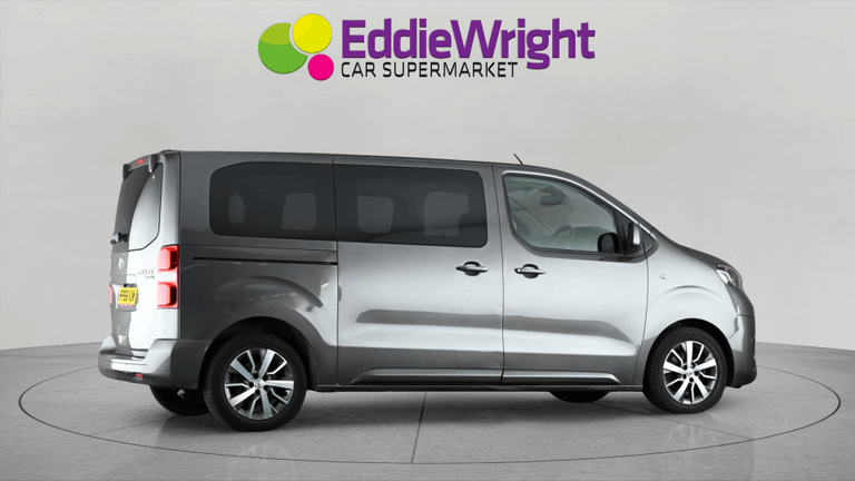 TOYOTA Proace Verso Photo bsapi-88525402599b409f72399bf4424ffdd27c6492aa.jpg