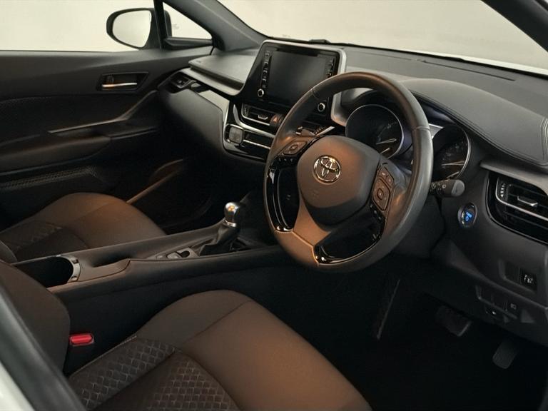 Toyota C-HR Photo bsapi-885c79af0f2c778738ede233b2d12d02aa4ffa35.jpg