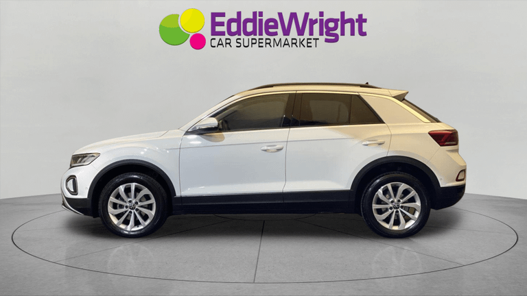Volkswagen T-ROC Photo bsapi-88b738a7e49e22ad515d1fd2638f3db8d722442d.jpg