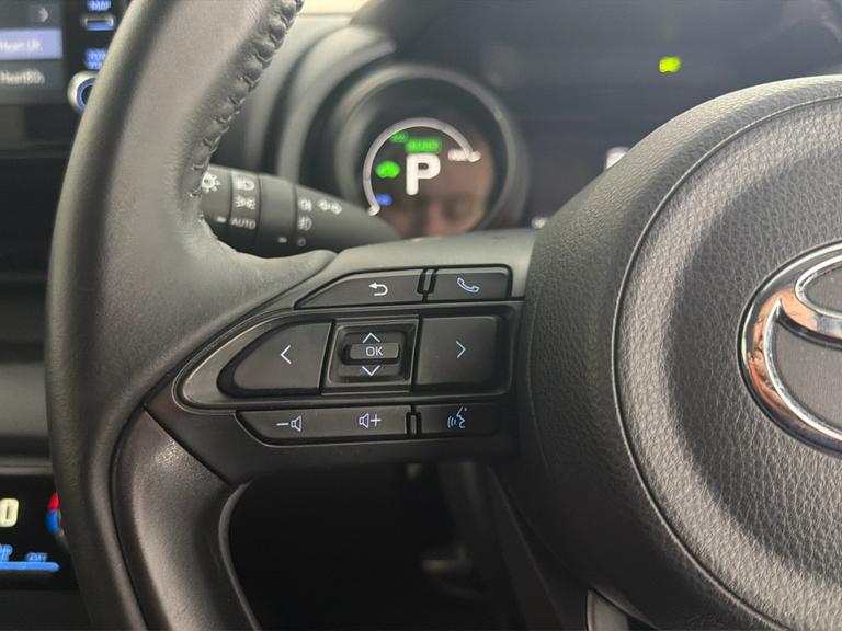 TOYOTA Yaris Photo bsapi-89349e221e415d7c8b829891f53aaedf67294a11.jpg