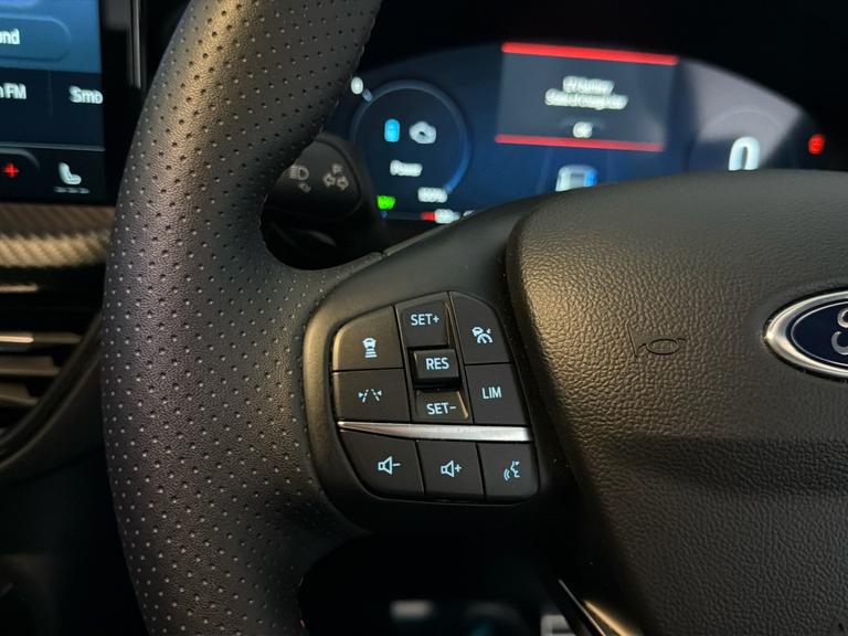 FORD Kuga Photo bsapi-897712c1d329e6680923a4c6931d69654cb6ffae.jpg