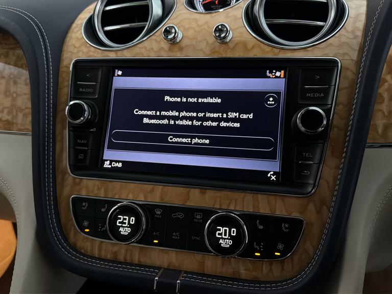 Bentley BENTAYGA Photo bsapi-898731294d5cb4a3c8401d355ada86fb0454de8a.jpg