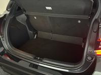 TOYOTA Yaris Photo 12
