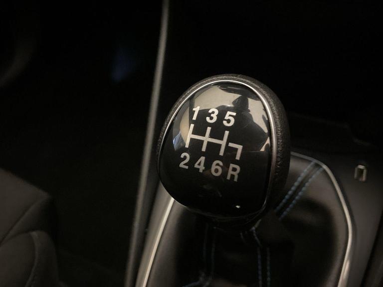 FORD FIESTA Photo bsapi-89e8f2378a5e6c96a3e1cc0832a4fffb427a83d4.jpg