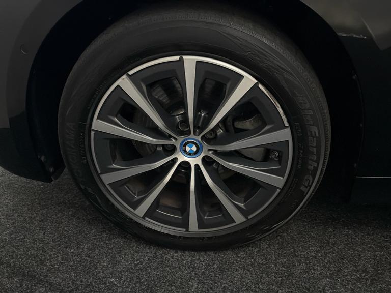 BMW 3 Series Photo bsapi-8a82fb94748aeef40c4e2c163731c1a578421c06.jpg