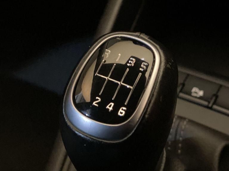 Kia STONIC Photo bsapi-8ad707578b92646b631e488e5e62b9563b31a26c.jpg