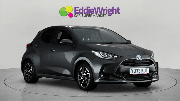 TOYOTA Yaris Photo bsapi-8bc013fb63edcb094fad1081348cc928cb8f7e81.jpg