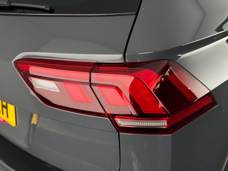 Volkswagen TIGUAN Photo bsapi-8d4b06fd425b4d4a23191a7f1b40f35a352afe23.jpg