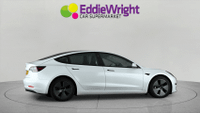 TESLA Model 3 Photo 7