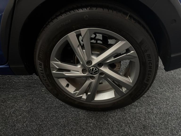 Volkswagen TAIGO Photo bsapi-8dfe0af92ba92a37eb7dd143a43428972655d1d2.jpg