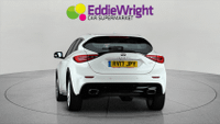 INFINITI Q30 Photo 5