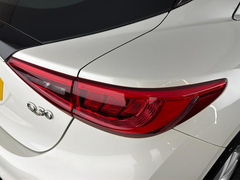 INFINITI Q30 Photo bsapi-8eb5fca7e4df3d99e7c8bf81908a3e45bd11048a.jpg