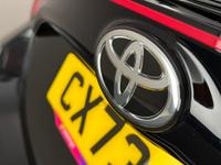 TOYOTA Yaris Photo 17
