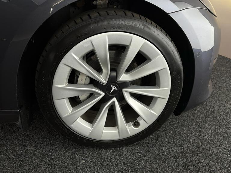 TESLA Model 3 Photo bsapi-90f39dfeeaa6e8eab6c9539c9a1871f0cf6158c2.jpg