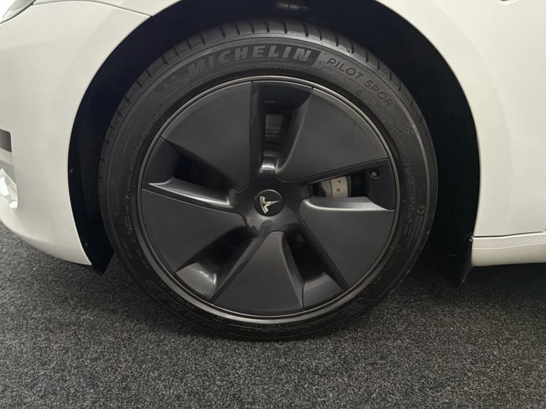 TESLA Model 3 Photo bsapi-91288fc5ebfd74d81f3134d098bcec3a812ccb8c.jpg