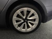 TESLA Model 3 Photo 27