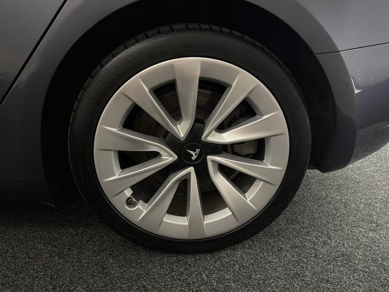 TESLA Model 3 Photo bsapi-933747b442469765925d2c9a23ec290376b9039a.jpg
