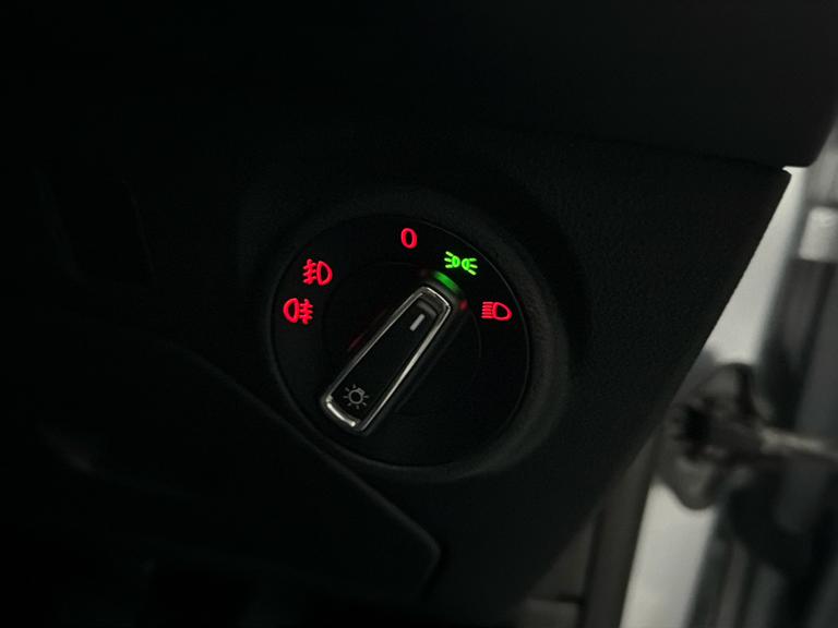SEAT LEON Photo bsapi-9483ec6ee24e7e1ea351d12c350a44ae6573a9ea.jpg