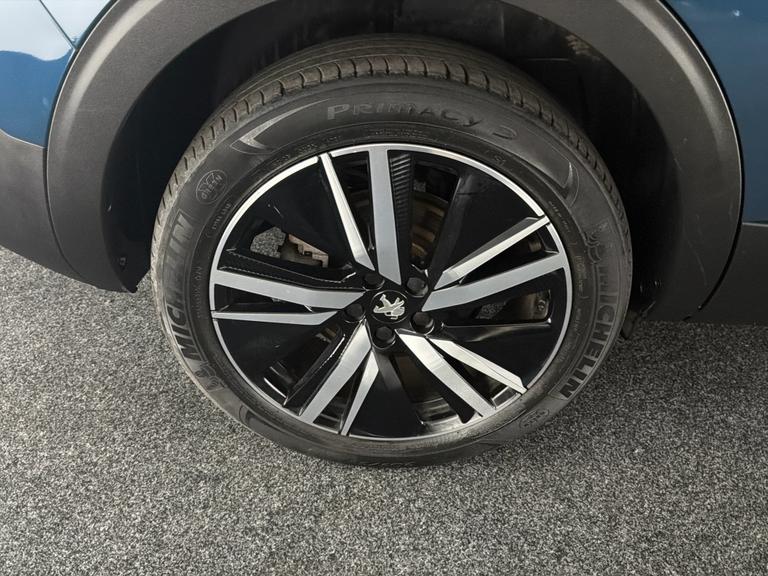 PEUGEOT 5008 Photo bsapi-95643025d9141edb3c702e564bb64235813b77e0.jpg