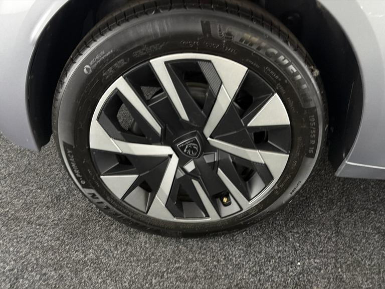 PEUGEOT 208 Photo bsapi-960cc79b39da63fa4ac01f9b3aa629a7c204163f.jpg