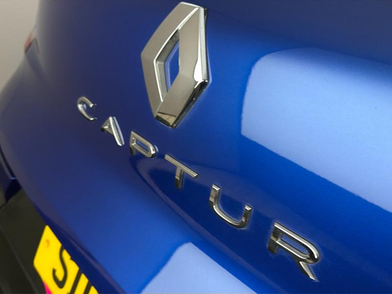 RENAULT Captur Photo bsapi-9676164bae26e09f07b47d365f6ce13812584d9d.jpg