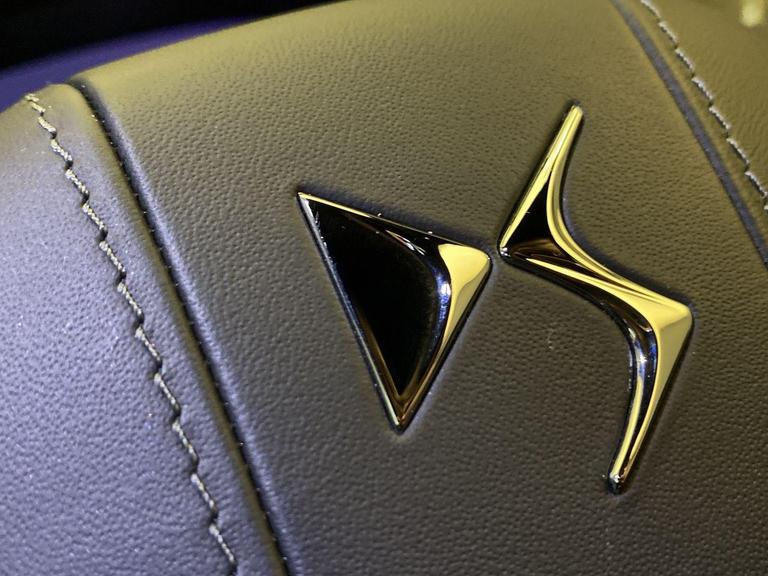 DS Automobiles DS 7 Photo bsapi-99de9001064091ca96c270f5364b81b70fc30525.jpg