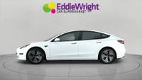 TESLA Model 3 Photo 3