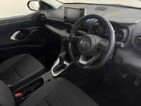 TOYOTA Yaris Photo 3