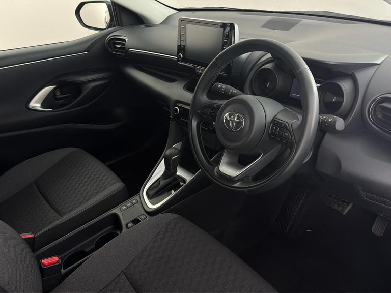 TOYOTA Yaris Photo bsapi-9ae66bac5eeb7359e5b54ef34c978c6eb9ddc859.jpg