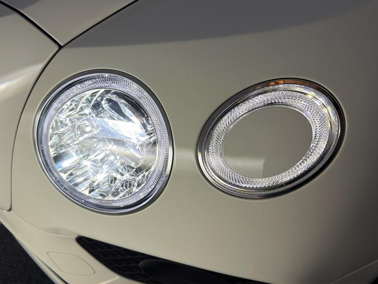 Bentley BENTAYGA Photo bsapi-9c64ace214b7a96c1f8e146e6e4b351bd45ca44b.jpg