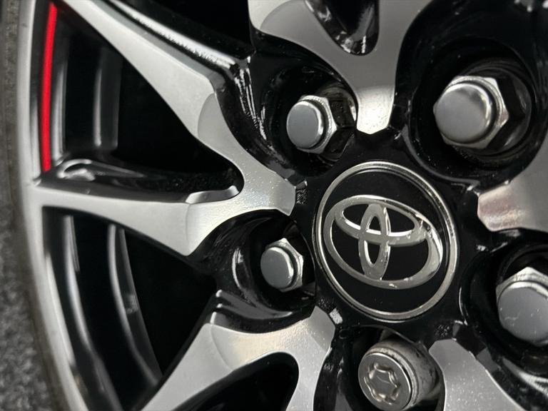 TOYOTA Yaris Photo bsapi-9c99dccd7d5511587cc7ee90e2025bb25b648500.jpg